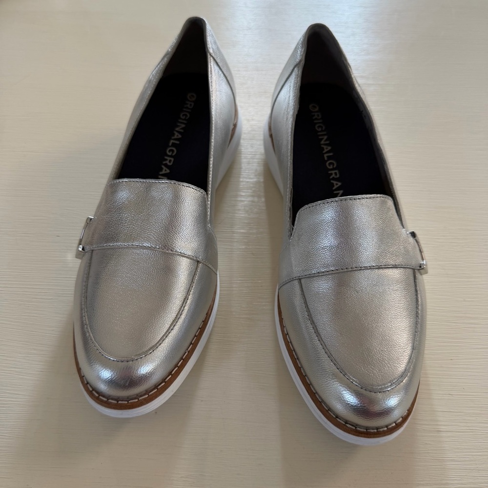 Cole Haan OriginalGrand Metallic Silver Leather Loafer Flats size 5.5 W11559